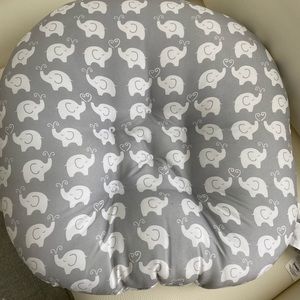 Boppy Original Newborn Lounger, Elephant Love Gray